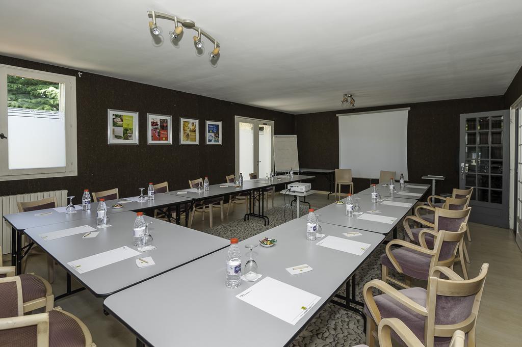 Logis Hotel - Restaurant Le Relais De Comodoliac Saint-Junien Esterno foto