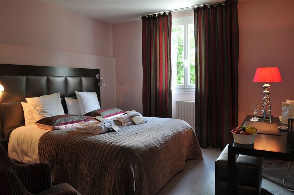 Logis Hotel - Restaurant Le Relais De Comodoliac Saint-Junien Esterno foto