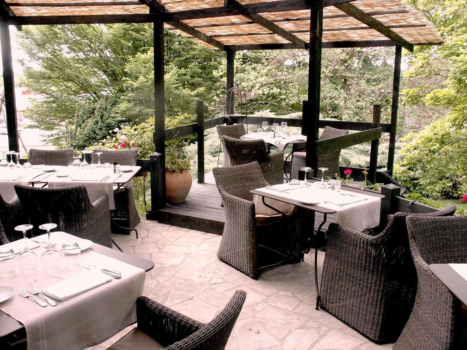 Logis Hotel - Restaurant Le Relais De Comodoliac Saint-Junien Esterno foto